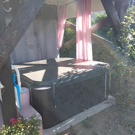 De Thomas Nyaraló *